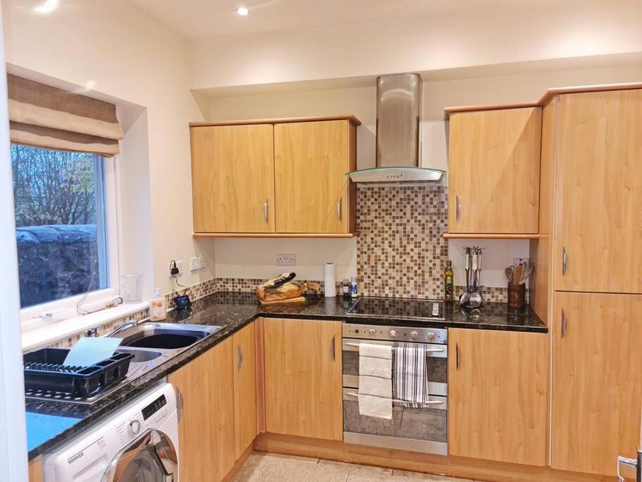 Апартаменти Comfortable 2 Bed Townhouse. Near To Amenities. Beith Екстер'єр фото